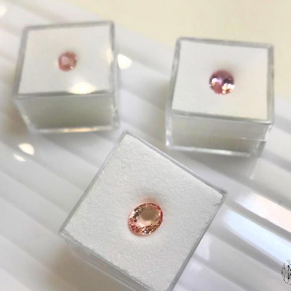 A somptuous trio of padparadscha sapphires, seen at Intergem 2021, Idar-Oberstein-Oberstein
Mélanie Matthes 2021-05-13 3